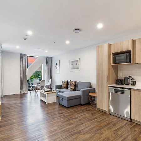Stunning Ellerslie Apartment + Private Balcony Auckland Exterior foto