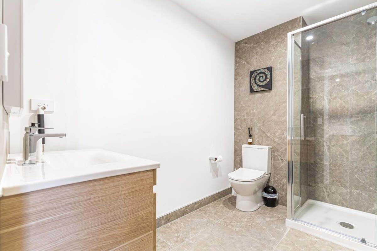 Stunning Ellerslie Apartment + Private Balcony Auckland Exterior foto