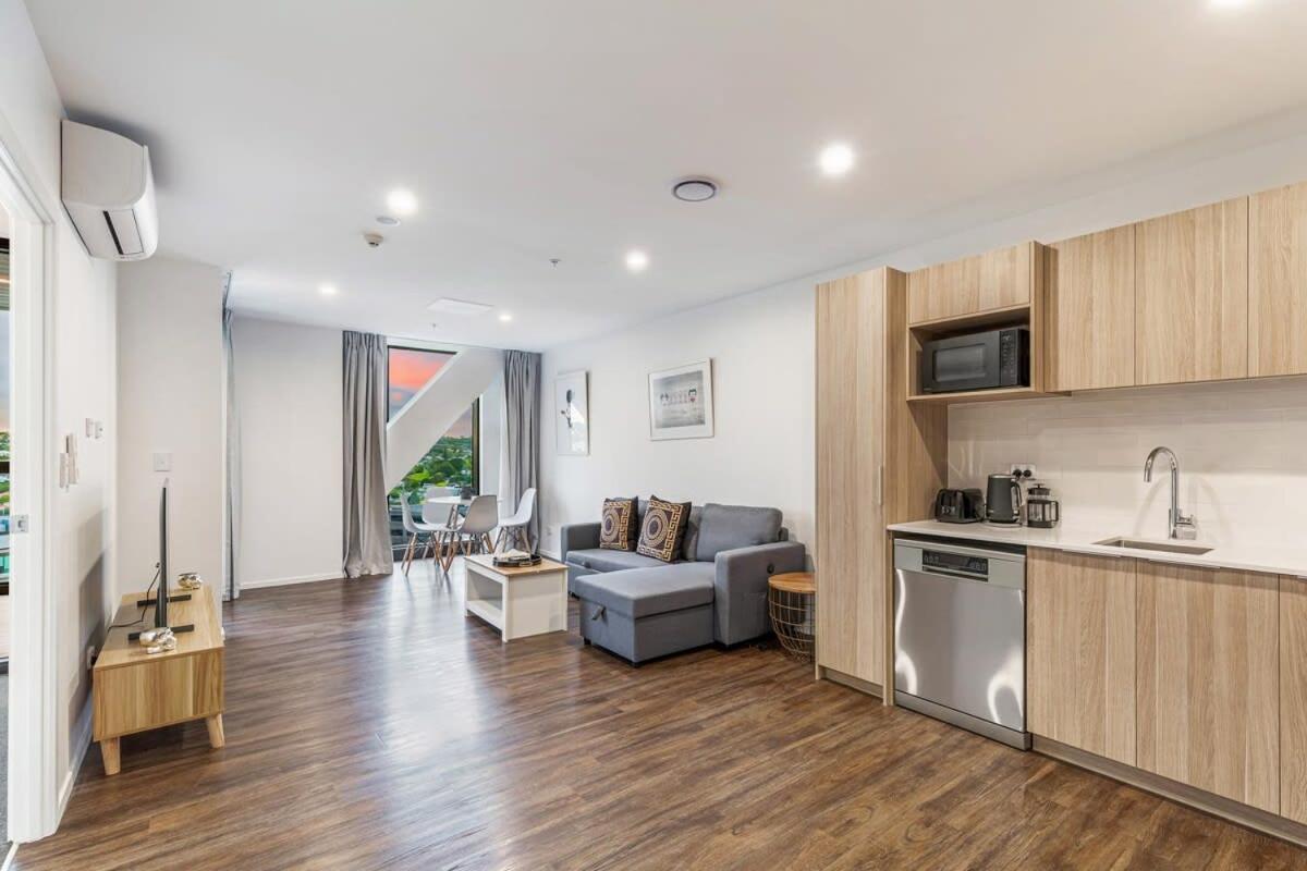 Stunning Ellerslie Apartment + Private Balcony Auckland Exterior foto