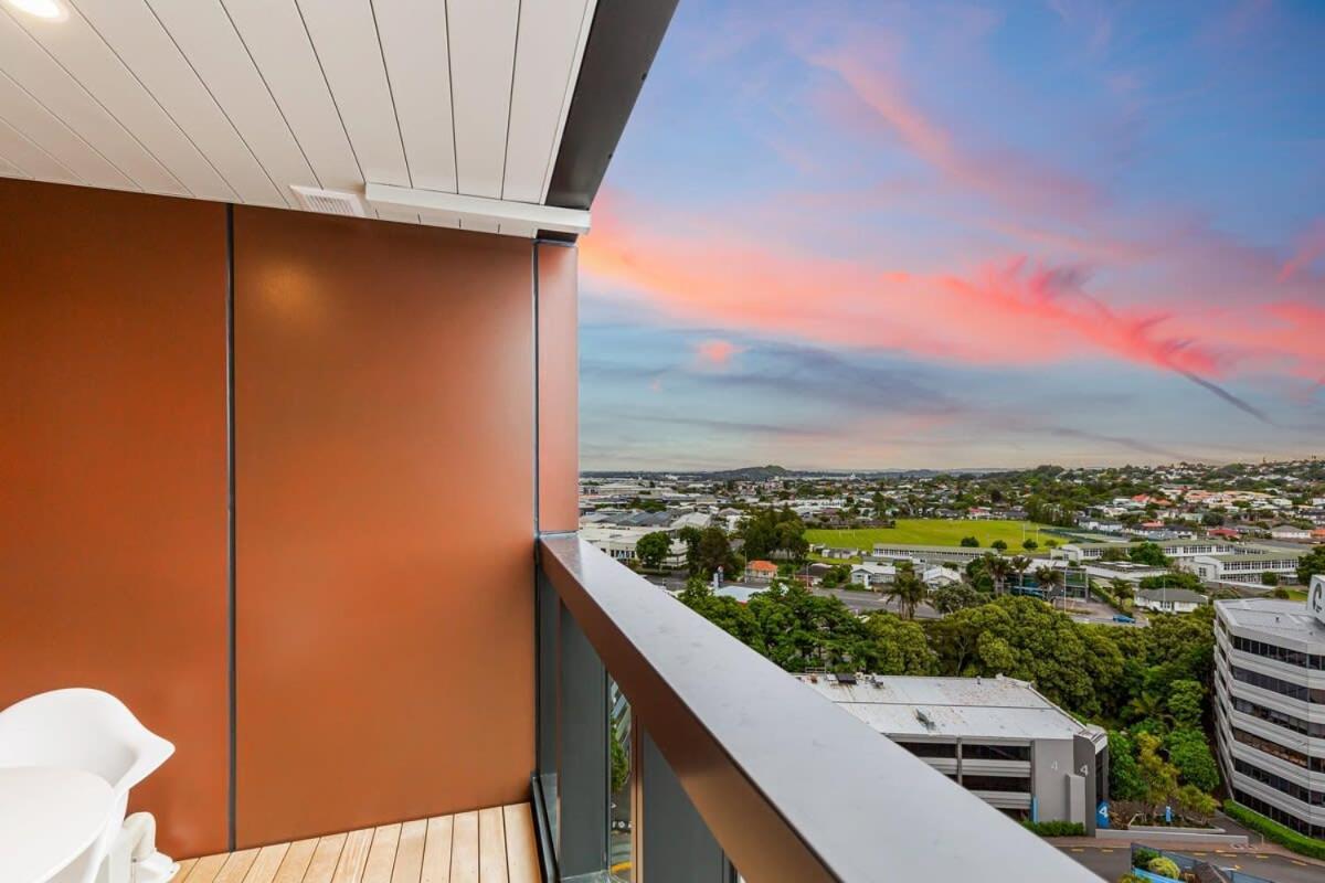 Stunning Ellerslie Apartment + Private Balcony Auckland Exterior foto