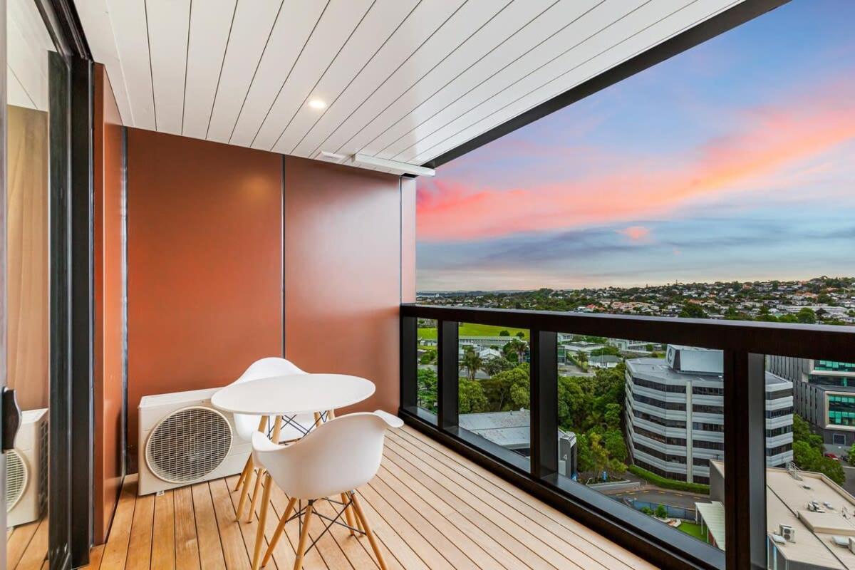 Stunning Ellerslie Apartment + Private Balcony Auckland Exterior foto