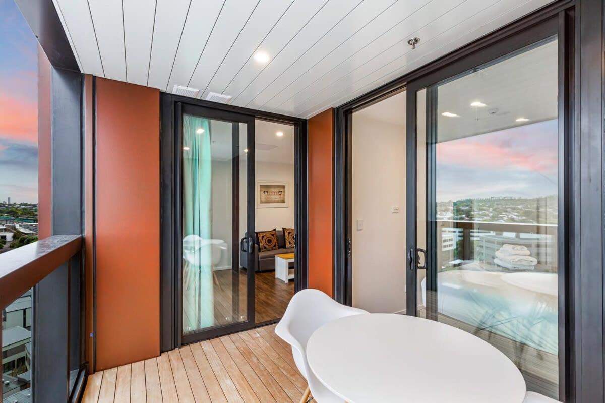 Stunning Ellerslie Apartment + Private Balcony Auckland Exterior foto